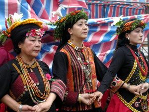 A Gift From the Gods — Taiwan's Paiwan Glass Beads - Nspirement